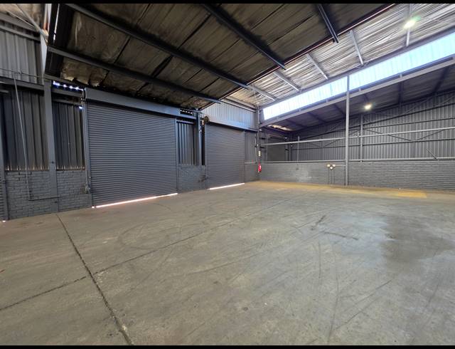 2,200M² WAREHOUSE TO LET IN WADEVILLE
